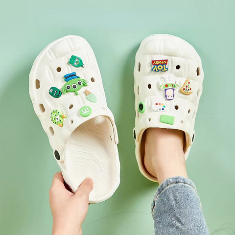 Summer DIY hole shoes for women wearing on the outside with a feeling of stepping on feces, thick soles, anti slip, and odor resistant shoes m5010562